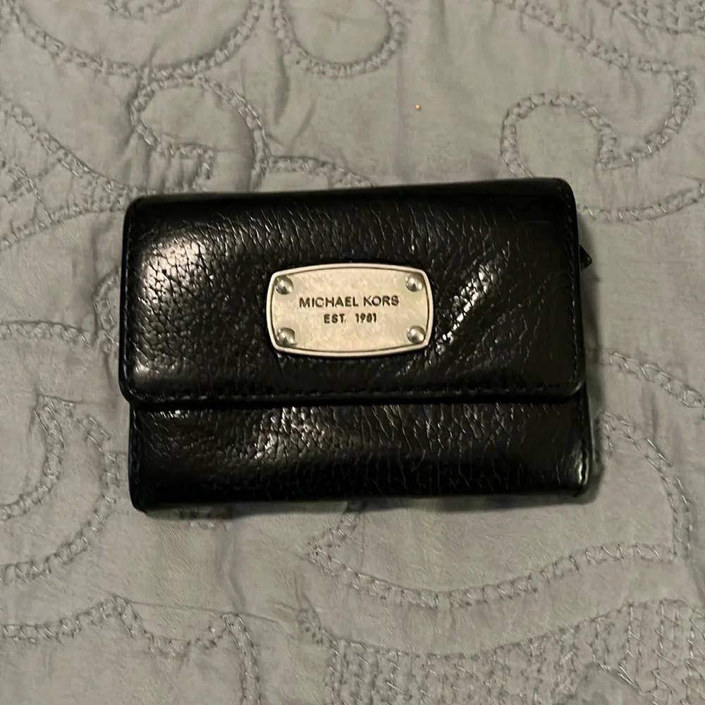 Michael Kors Black Pebbled Leather, Silver Tone Hardware Key Cles/Card Holder